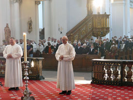 Diakonenweihe im Fuldaer Dom (Foto: Karl-Franz Thiede)